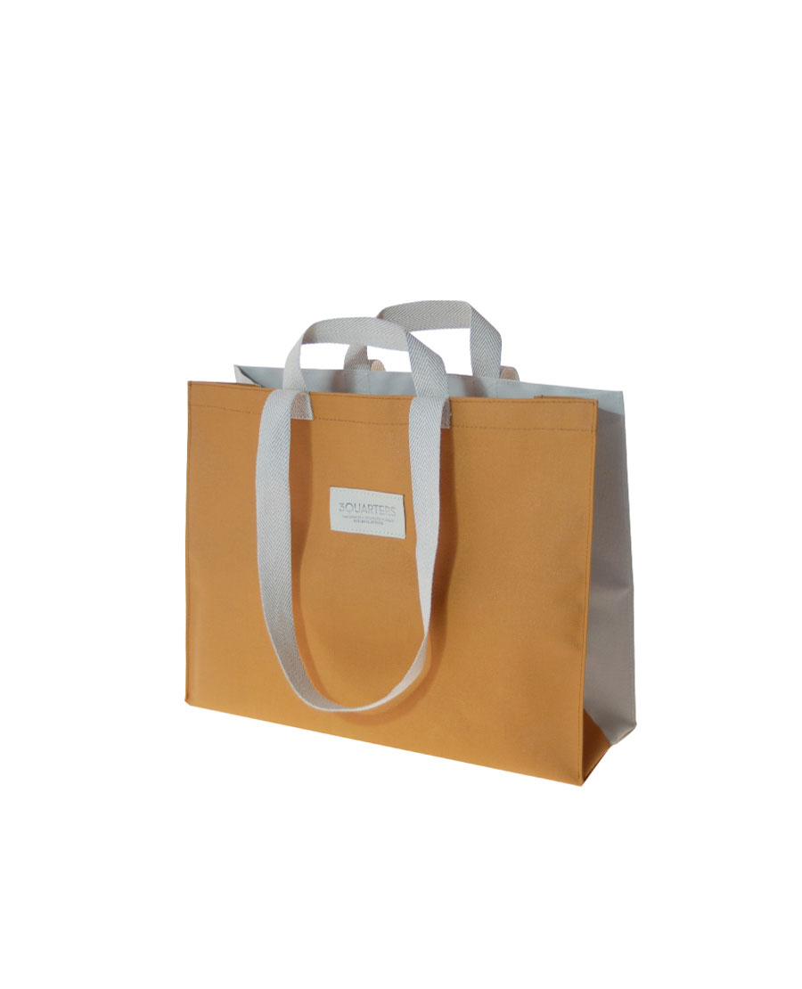 Netsa is the long and handy shopping bag. Roomy, with long shoulder straps and handy short ones, it fits all your groceries.